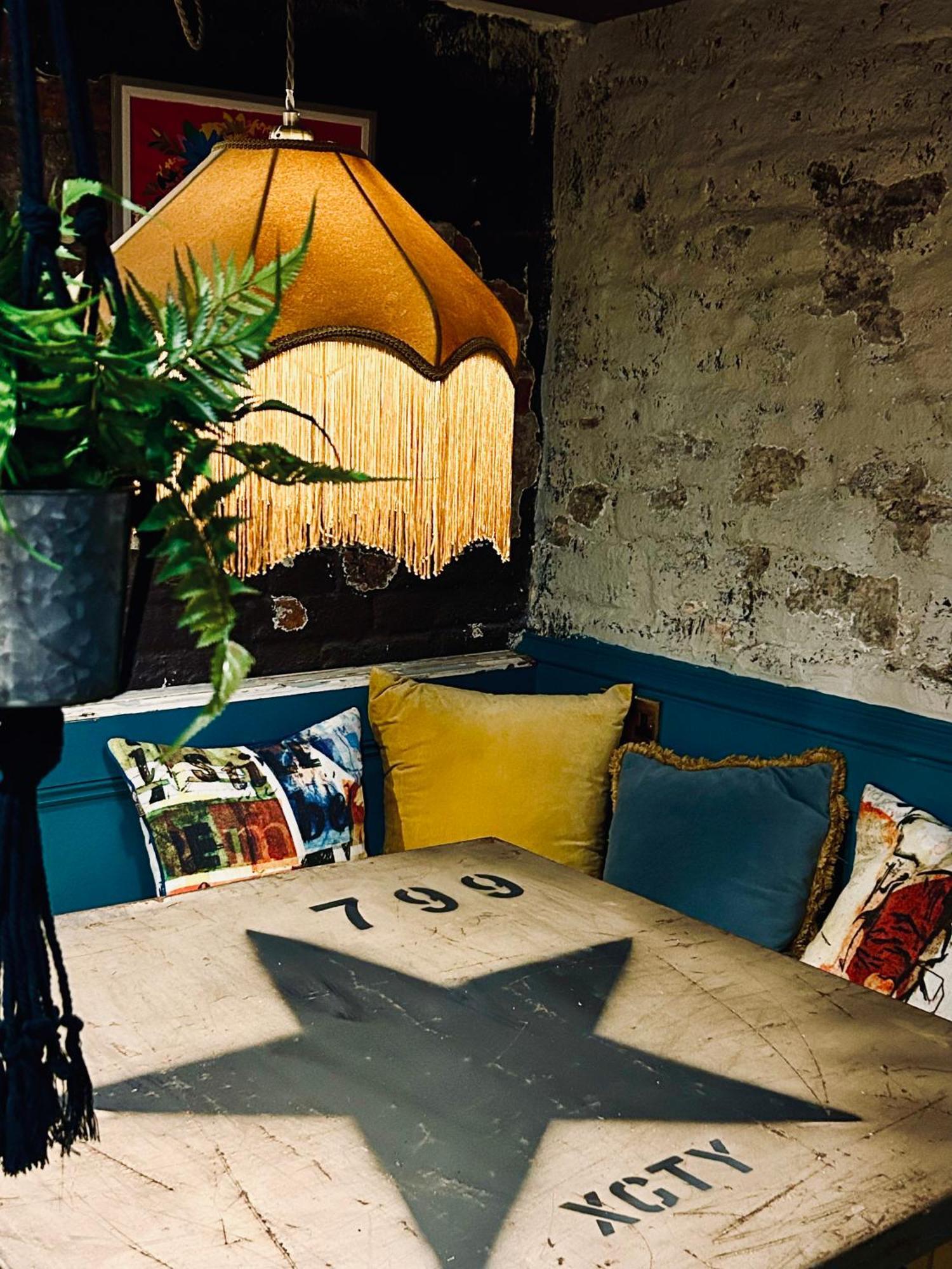 The Bridge House Bed & Breakfast Брайдпорт Екстериор снимка